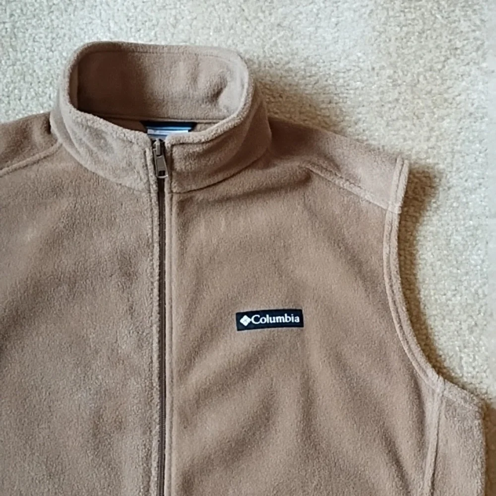 Columbia Fleece Vest Men's Size Medium Spring Warm Pockets Light Brown Tan Fawn - Picture 2 of 7
